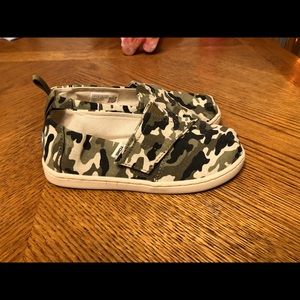 Camo toddler girls size 11 sneakers